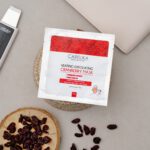CARELIKA Wärmende Cranberry-Peeling-Maske mit Zeolith-Technologie