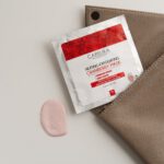 CARELIKA Wärmende Cranberry-Peeling-Maske mit Zeolith-Technologie